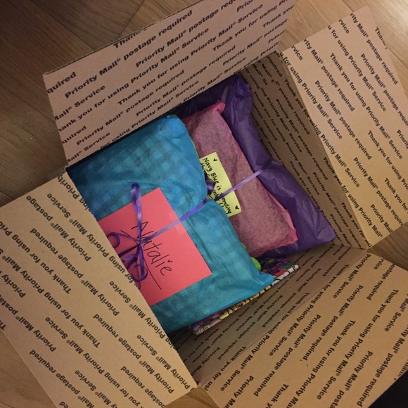 WORKOUT STYLE BOX - 4 ITEMS - Picture 2 of 5